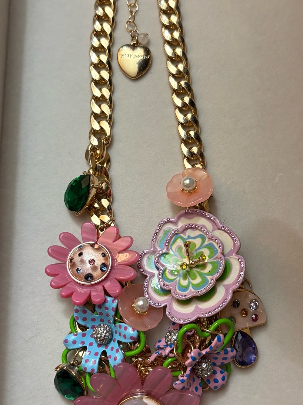 NWOT Betsey Johnson Flower Drama Bib Necklace - Picture 5 of 13